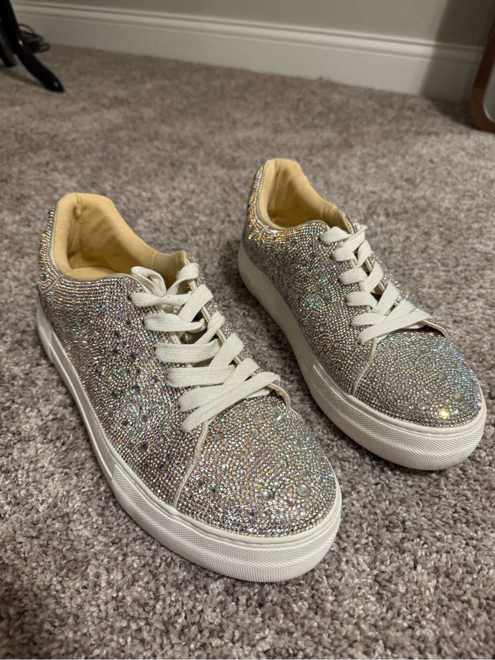 ✨🪩💖Betsey Johnson Crystal Embellished Low-Top Sneakers - Silver